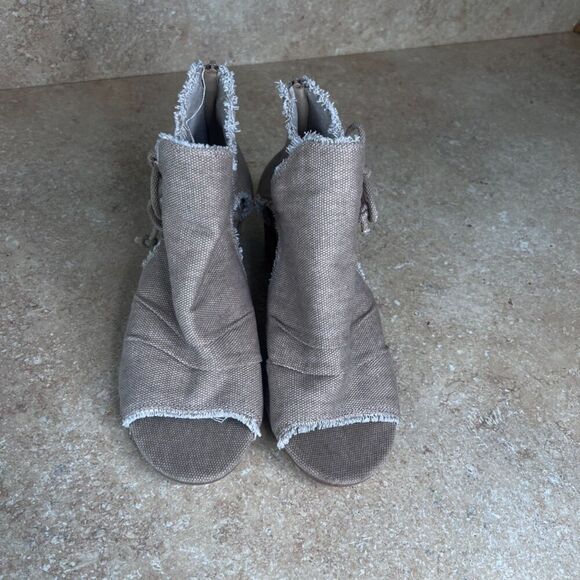 Very G Light Tan Open Toe Cut Out Side Back Zip Chunky Heel Bootie Size 8.5 - Picture 3 of 10